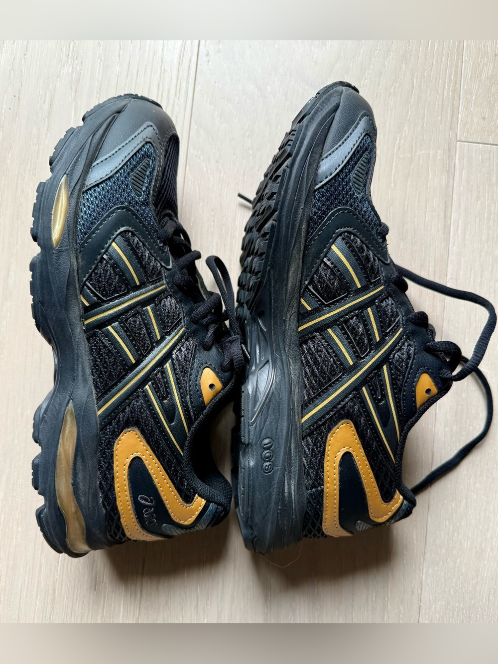 ASICS GEL- K1011 Unisex Sneaker - Black and Pure Gold  - Size 39  M6/W7.5 - Picture 9 of 13